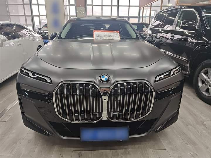 Фото 3 - BMW 7 Series