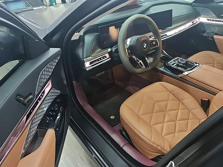 Фото 9 - BMW 7 Series