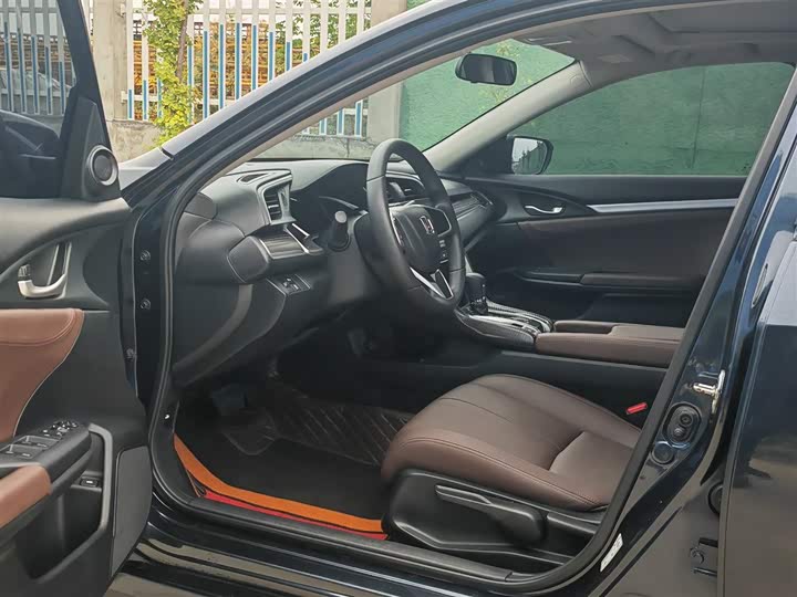 Фото 9 - Honda Civic