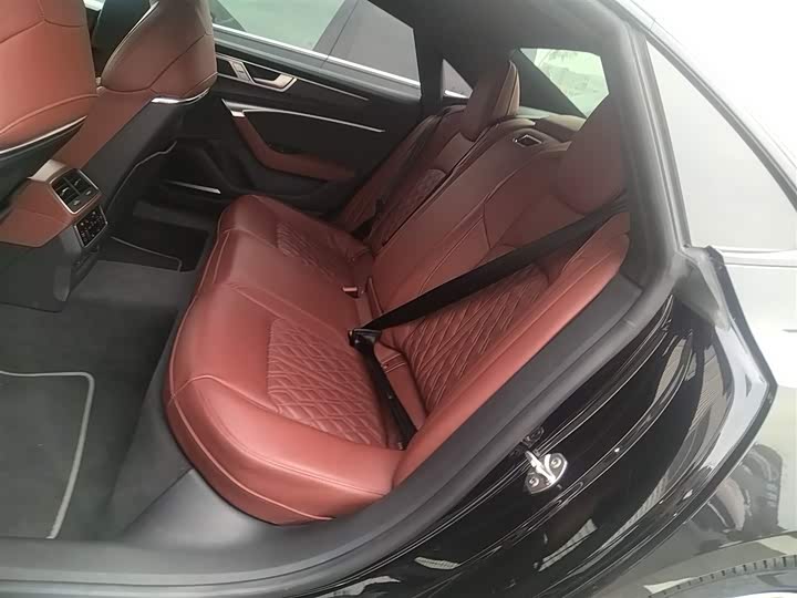 Фото 14 - Audi A7L