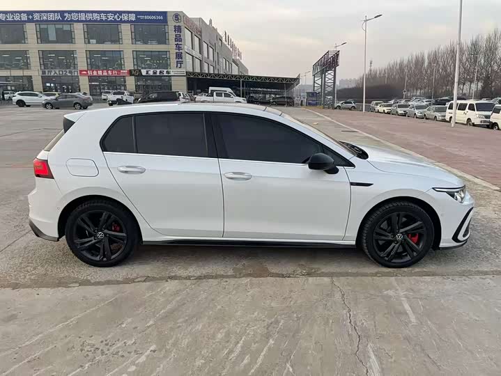 Фото 14 - Volkswagen Golf