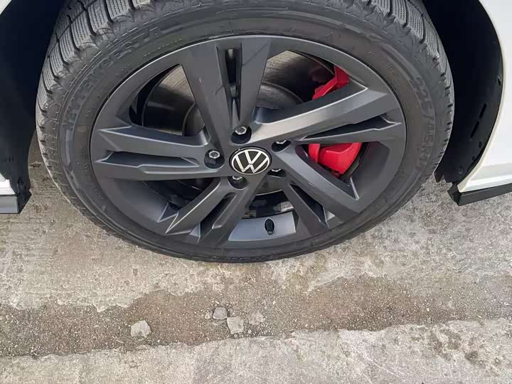 Фото 17 - Volkswagen Golf