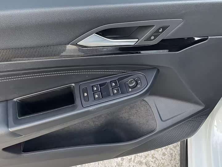 Фото 19 - Volkswagen Golf