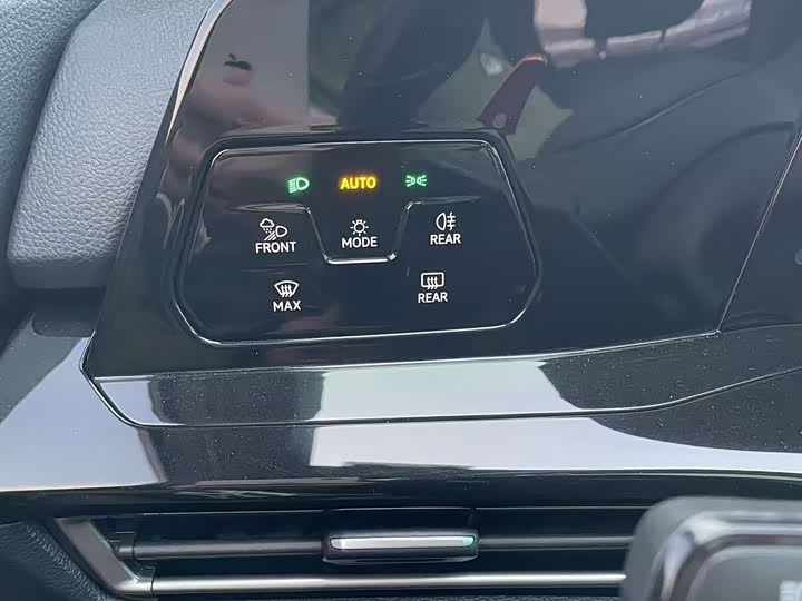 Фото 23 - Volkswagen Golf