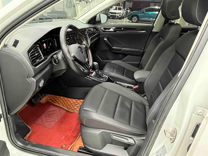 Фото 11 - Volkswagen T-Roc