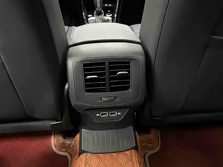 Фото 15 - Volkswagen T-Roc