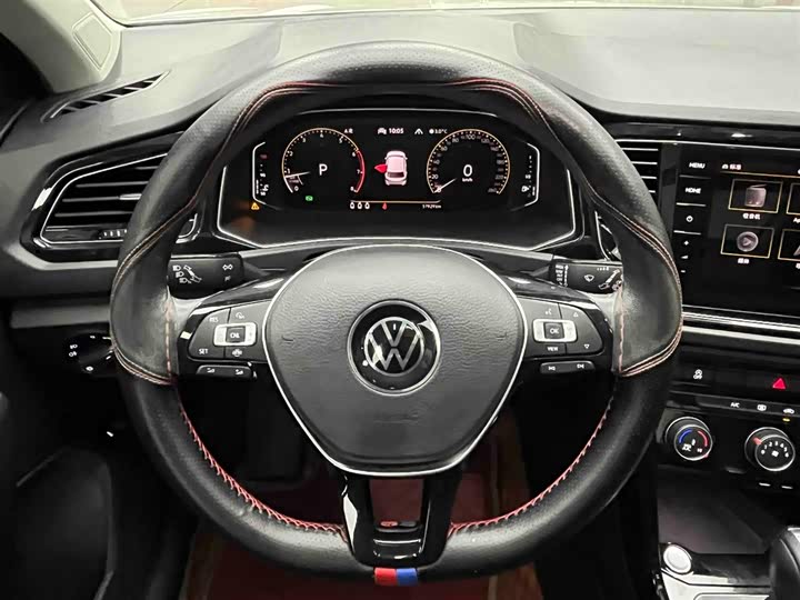 Фото 3 - Volkswagen T-Roc