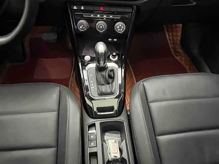 Фото 5 - Volkswagen T-Roc