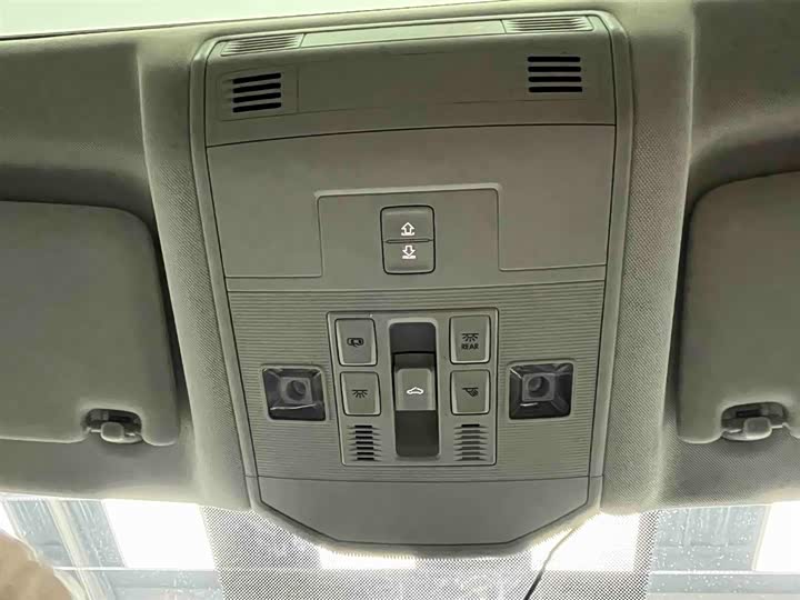 Фото 8 - Volkswagen T-Roc