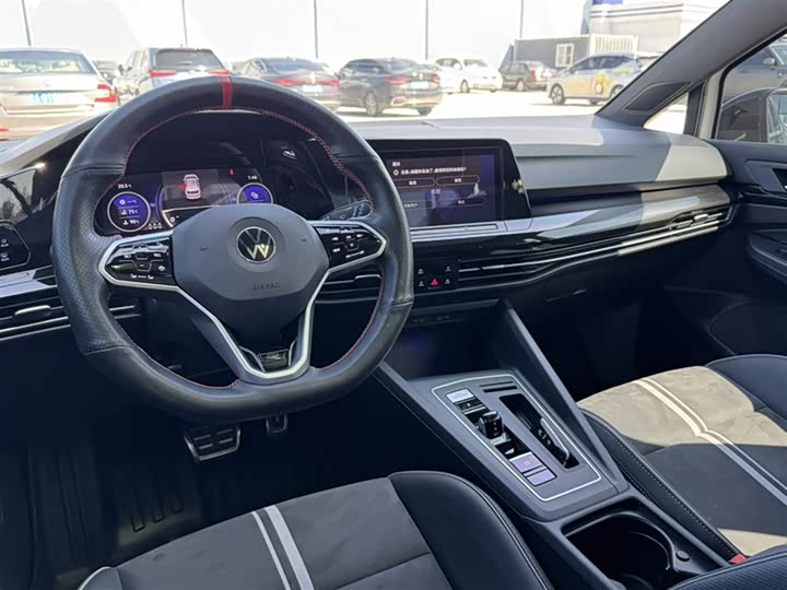 Фото 3 - Volkswagen Golf