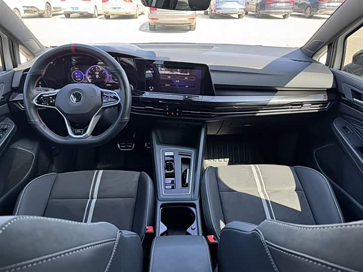 Фото 5 - Volkswagen Golf