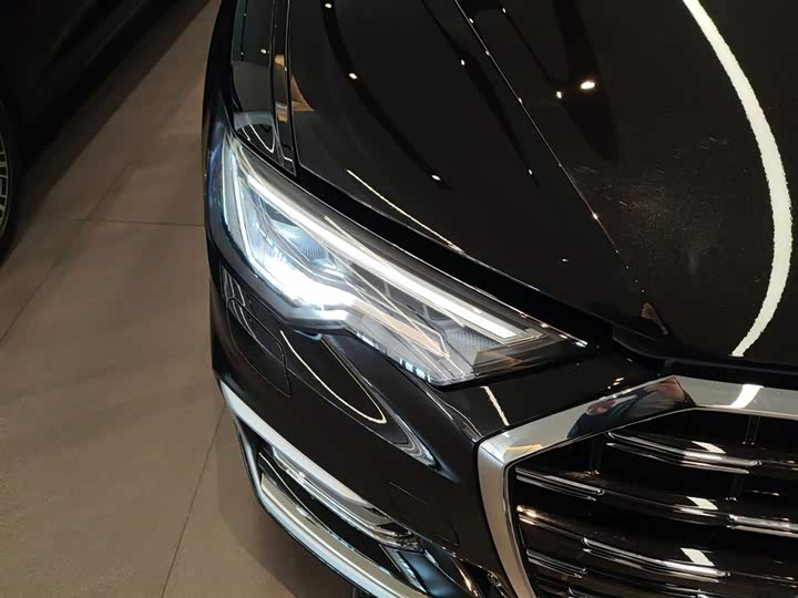 Фото 13 - Audi A6L