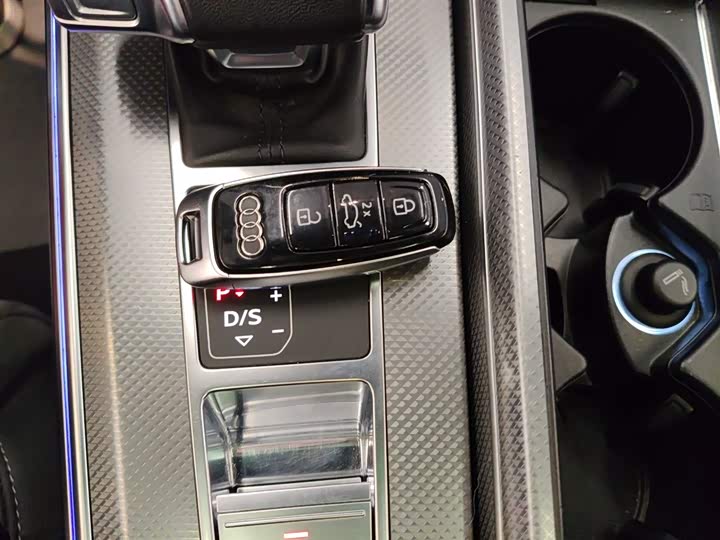 Фото 15 - Audi A6L