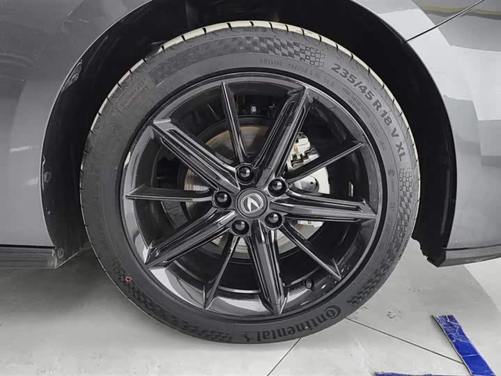 Фото 6 - Changan UNI-V