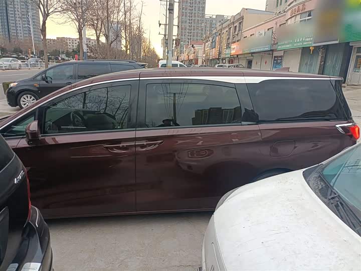 Фото 5 - Buick GL8 ES