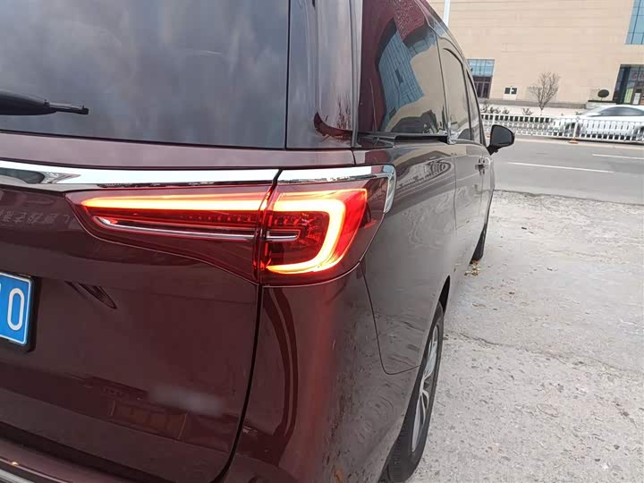 Фото 8 - Buick GL8 ES