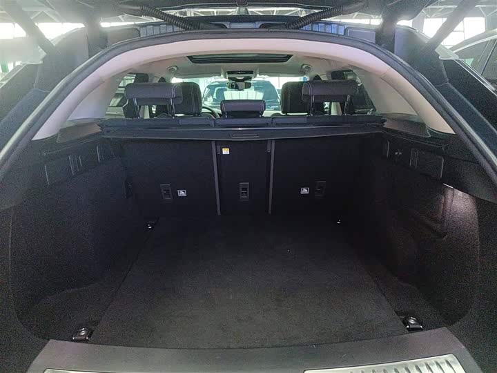 Фото 9 - Land Rover Range Rover Velar