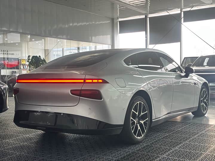 Фото 9 - XPeng P7