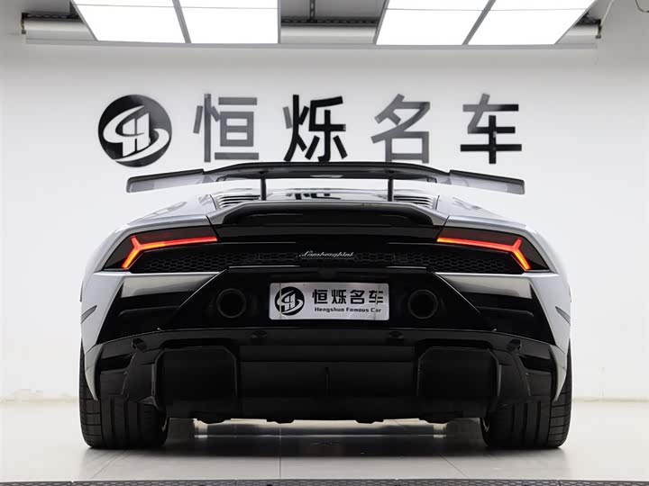 Фото 22 - Lamborghini Huracán