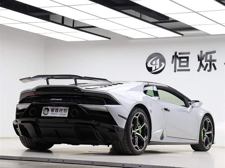 Фото 23 - Lamborghini Huracán