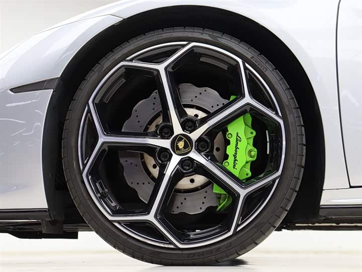 Фото 30 - Lamborghini Huracán