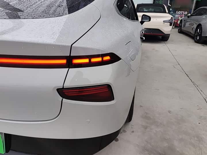 Фото 8 - XPeng P7