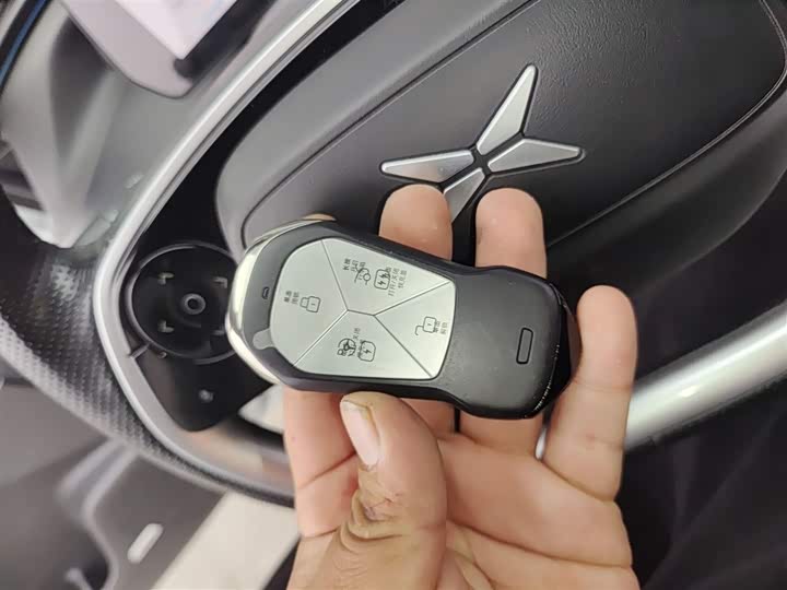 Фото 9 - XPeng P7