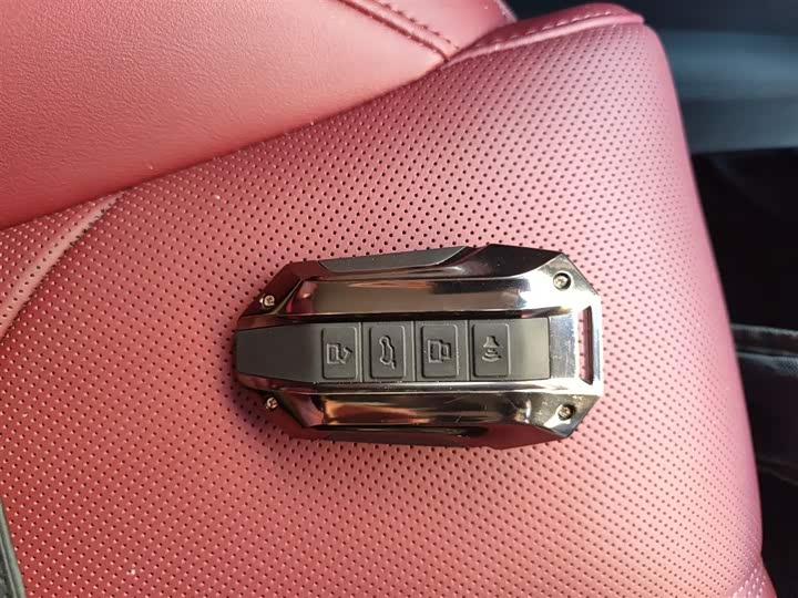 Фото 12 - Tank 400 Hybrid