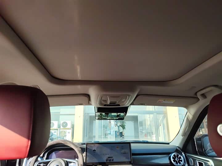 Фото 9 - Tank 400 Hybrid