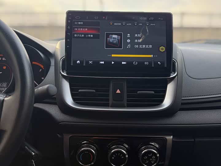 Фото 14 - Toyota Yaris L