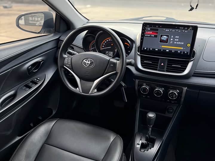 Фото 18 - Toyota Yaris L