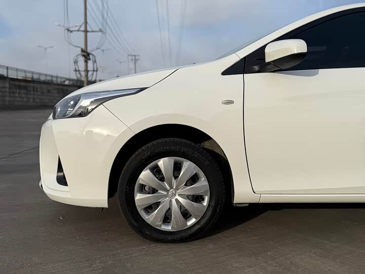 Фото 23 - Toyota Yaris L