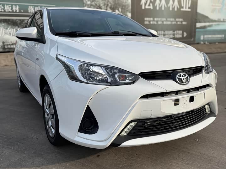 Фото 25 - Toyota Yaris L