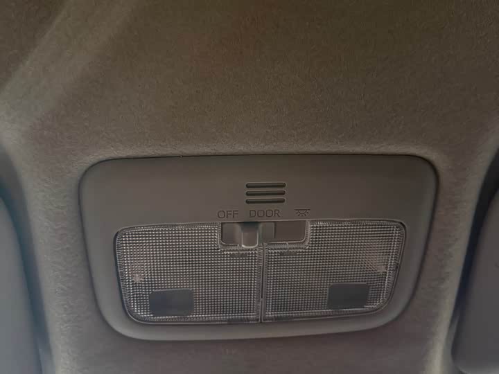 Фото 30 - Toyota Yaris L