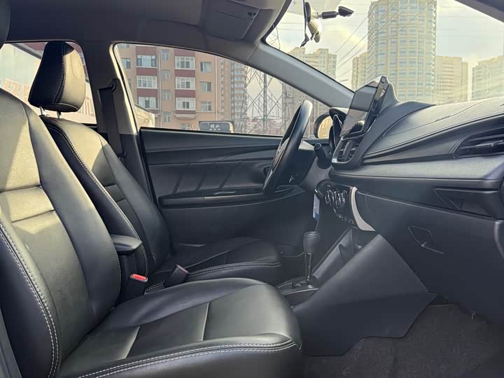 Фото 31 - Toyota Yaris L