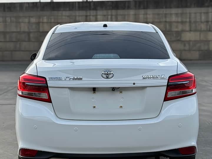 Фото 5 - Toyota Yaris L