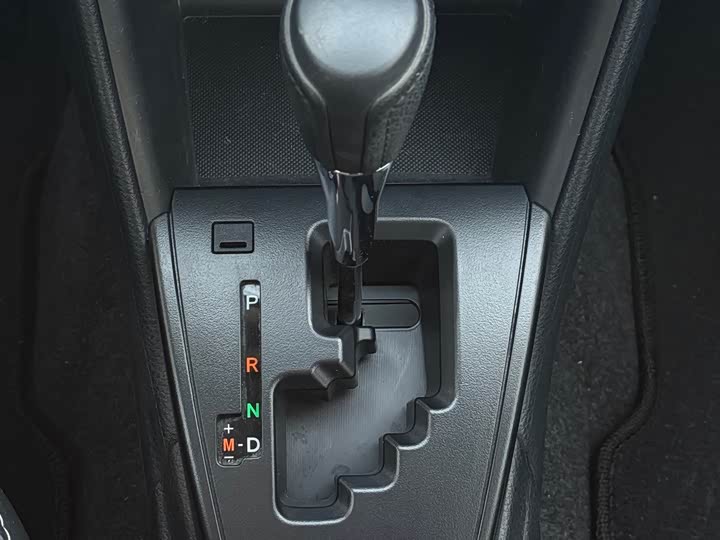 Фото 9 - Toyota Yaris L