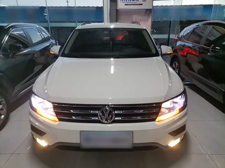 Фото 3 - Volkswagen Tiguan L Pro