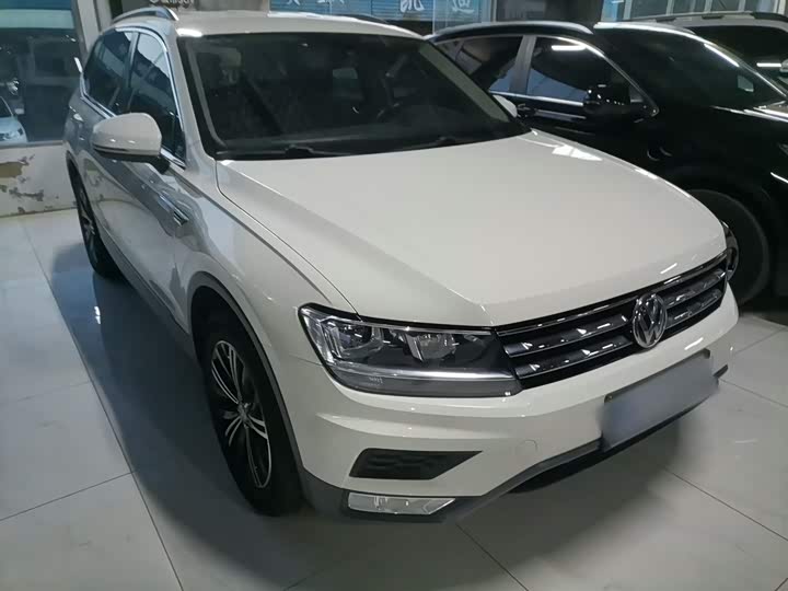 Фото 4 - Volkswagen Tiguan L Pro