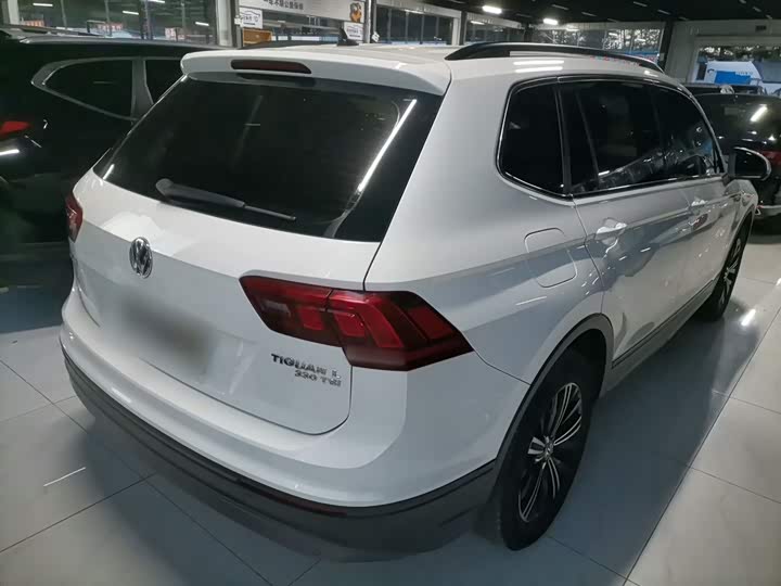 Фото 7 - Volkswagen Tiguan L Pro