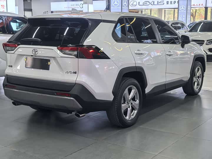 Фото 5 - Toyota RAV4