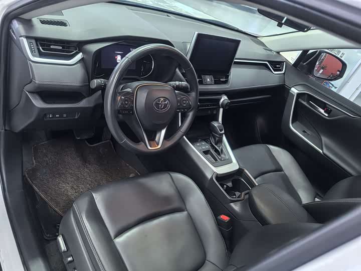 Фото 6 - Toyota RAV4