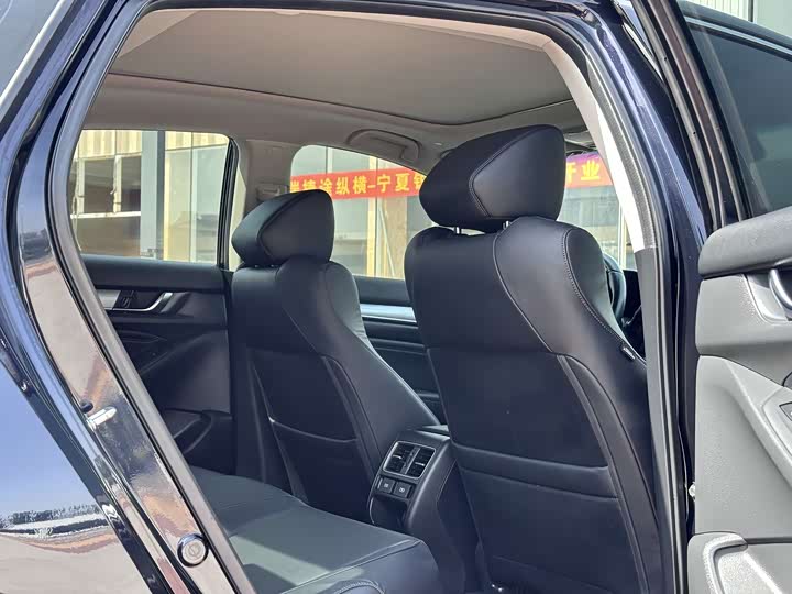 Фото 11 - Honda Accord