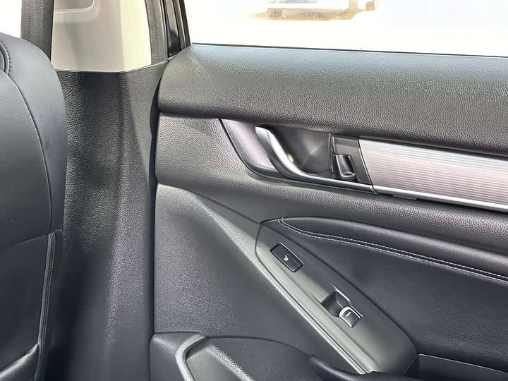 Фото 23 - Honda Accord