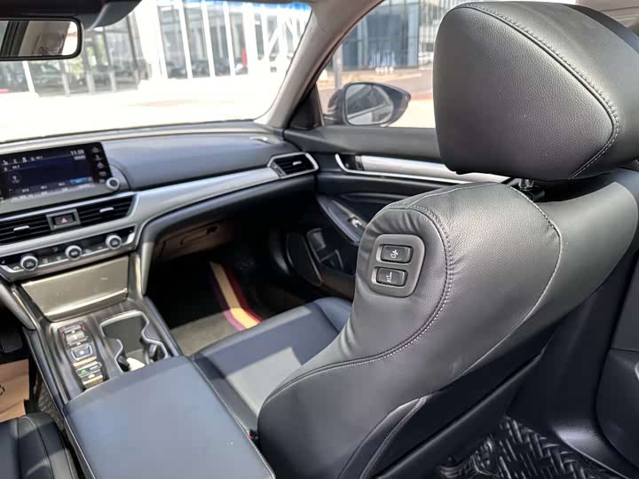 Фото 24 - Honda Accord