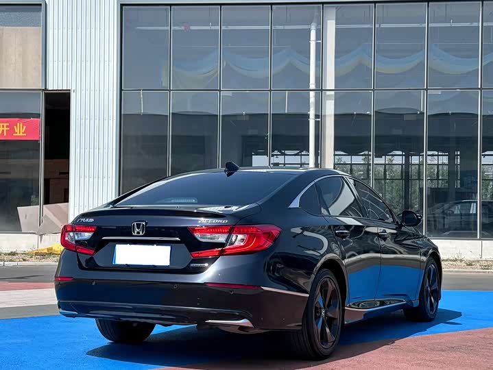 Фото 4 - Honda Accord