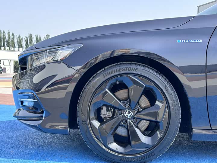 Фото 8 - Honda Accord