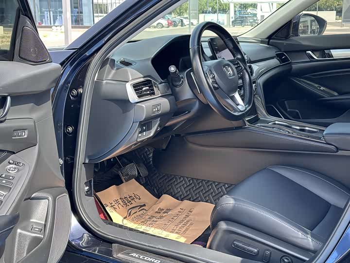 Фото 9 - Honda Accord