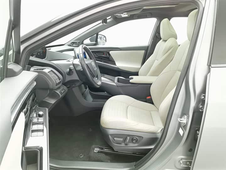 Фото 10 - Toyota bZ4X