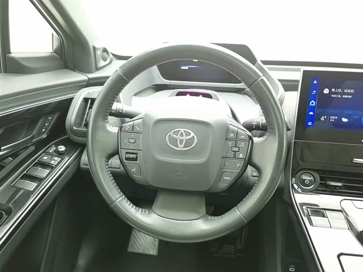 Фото 11 - Toyota bZ4X